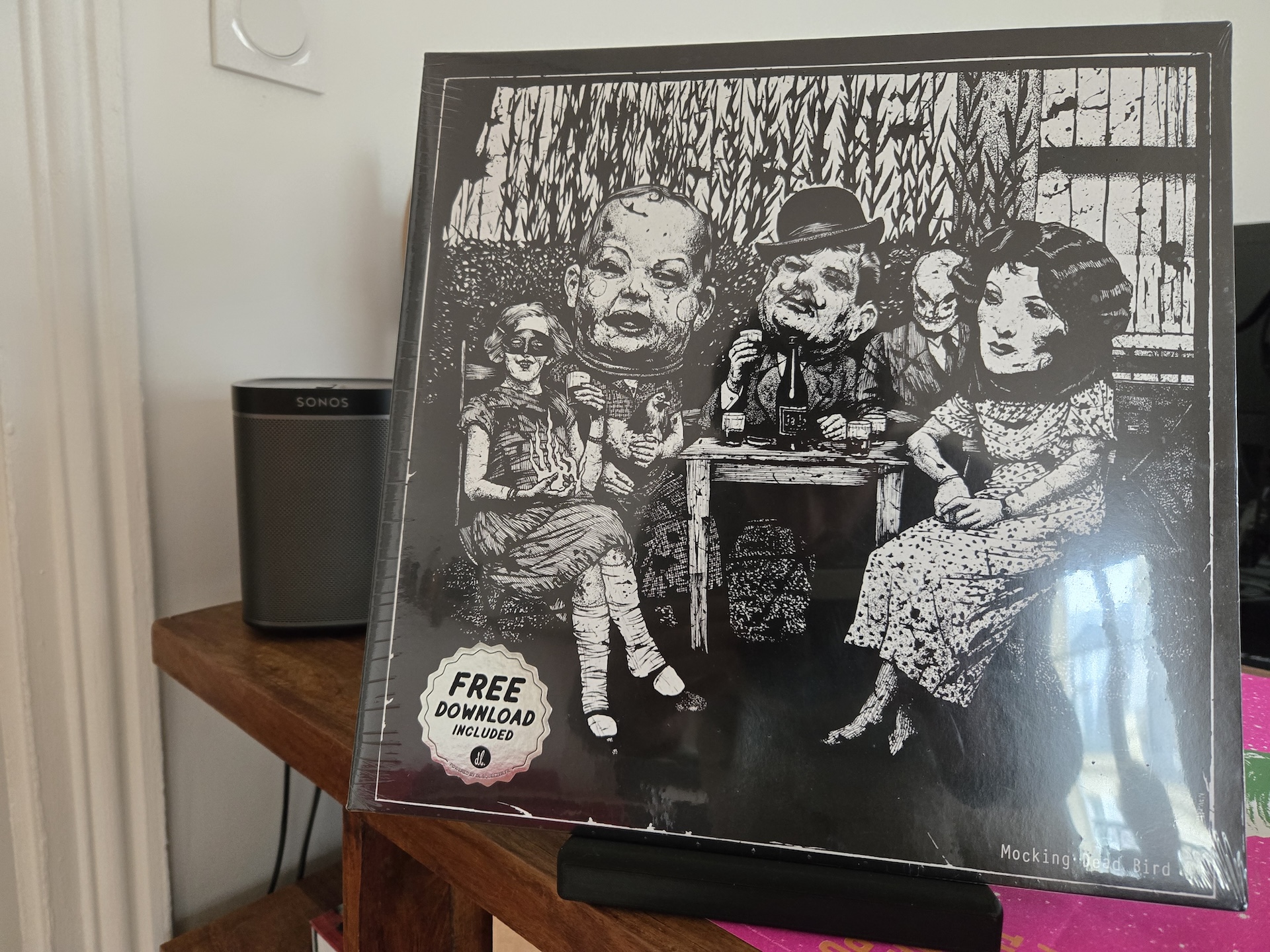 Vinyl cover displayed and ready to play music